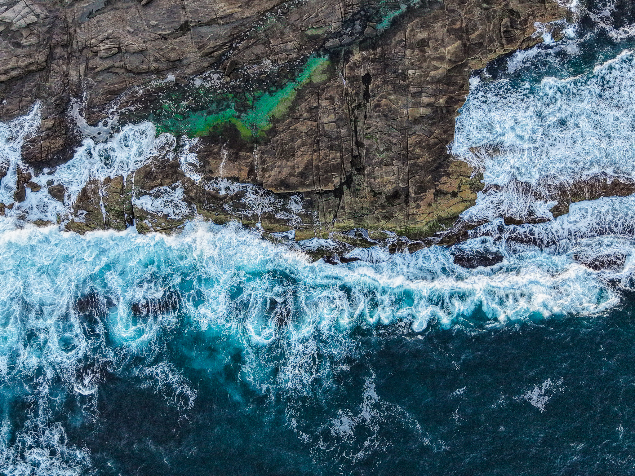 Coastl rockshelf with breaking waves.